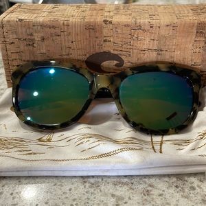 Comes with soft bag and hard box- worn twice - great condition